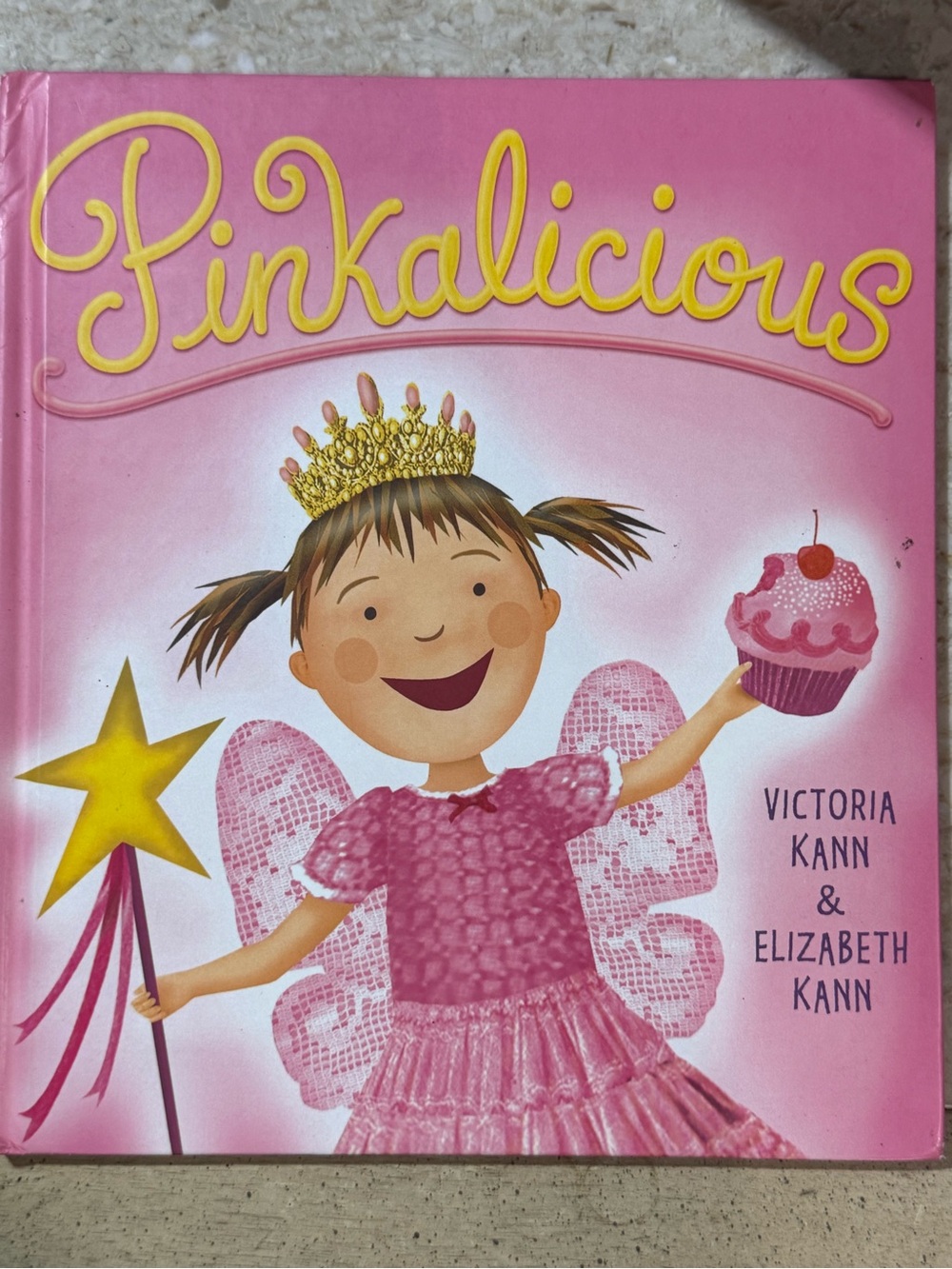 Pinkalicious Hardcover Illustrated Picture Book Cupcakes Ages 4-8 Ka